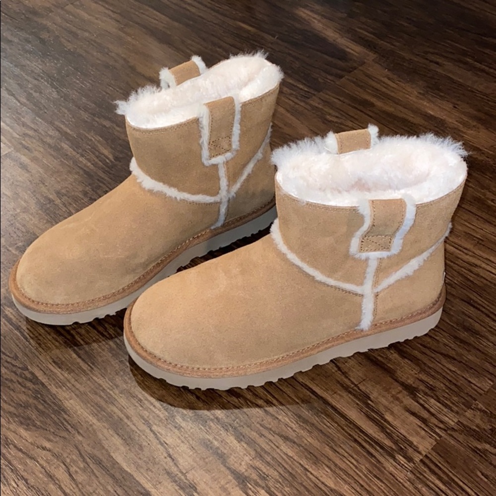 UGGS SIZE 8